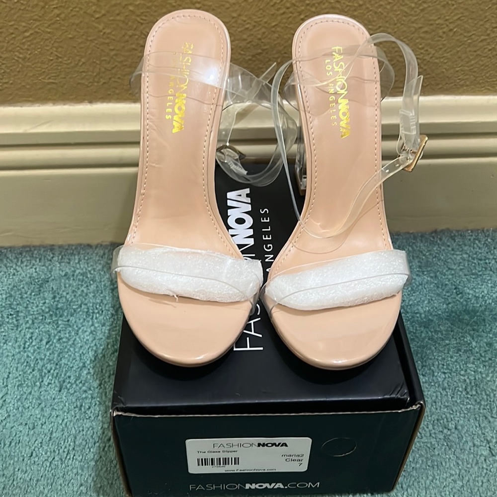 Nude high heels size 7